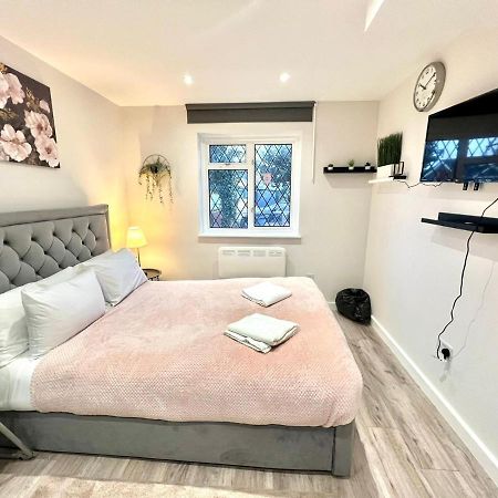 Feltham Golden Residences - Oakway מראה חיצוני תמונה