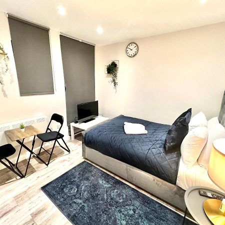 Feltham Golden Residences - Oakway מראה חיצוני תמונה