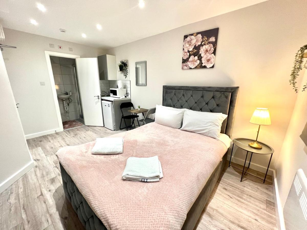 Feltham Golden Residences - Oakway מראה חיצוני תמונה