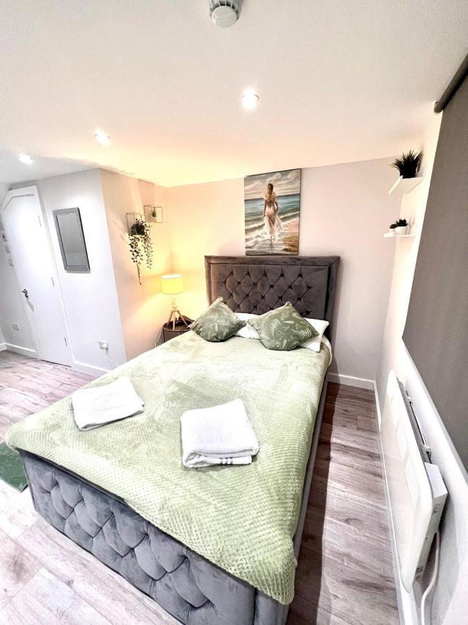 Feltham Golden Residences - Oakway מראה חיצוני תמונה