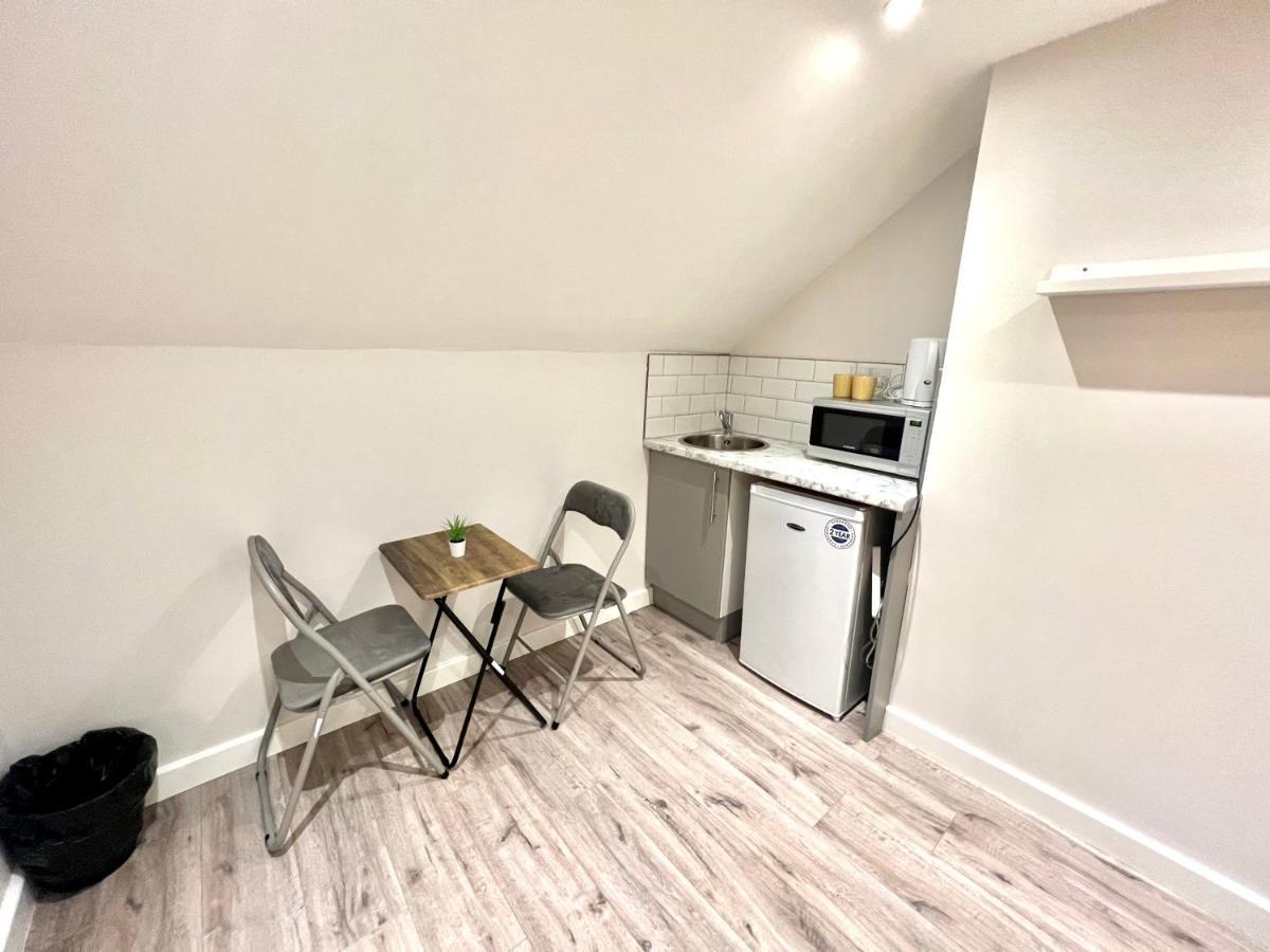 Feltham Golden Residences - Oakway מראה חיצוני תמונה