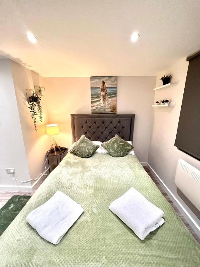 Feltham Golden Residences - Oakway מראה חיצוני תמונה