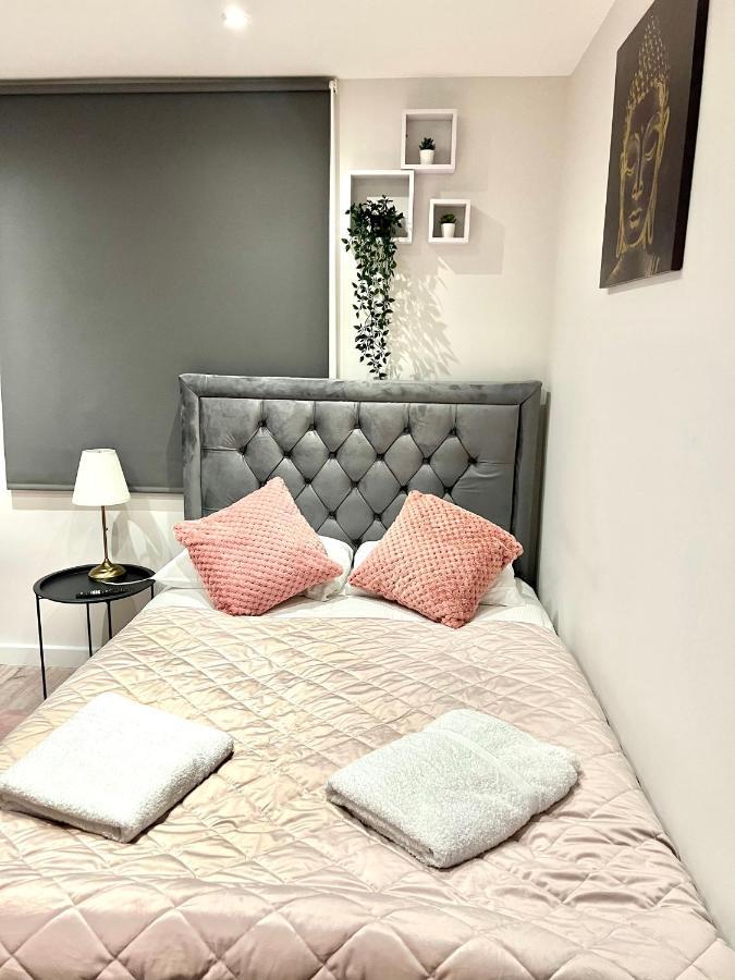 Feltham Golden Residences - Oakway מראה חיצוני תמונה