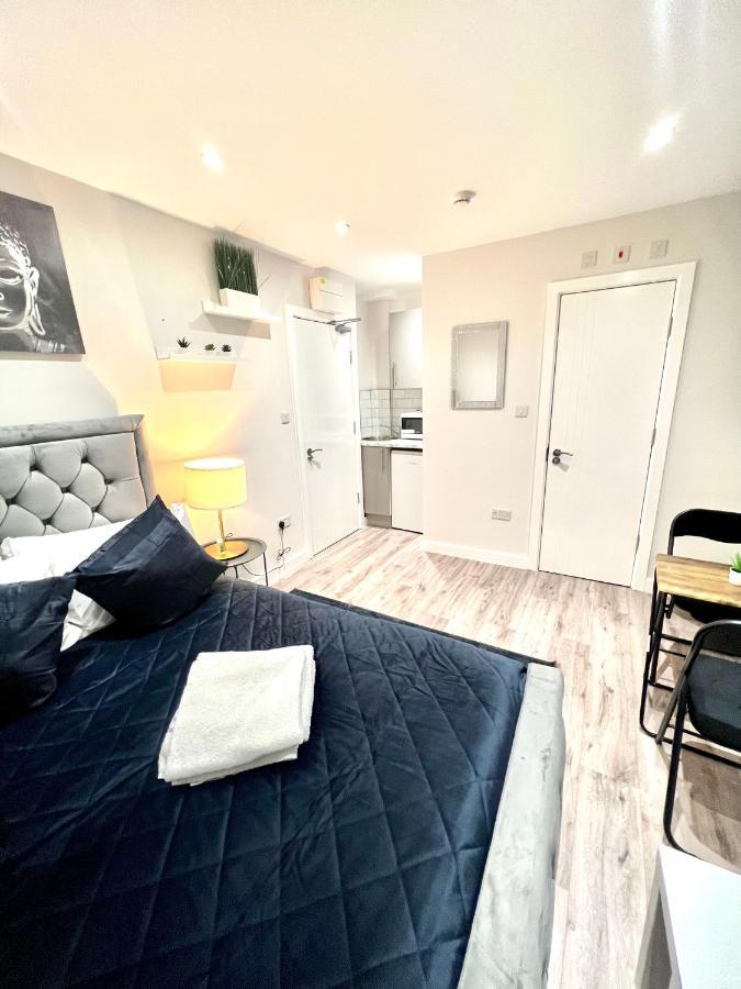 Feltham Golden Residences - Oakway מראה חיצוני תמונה