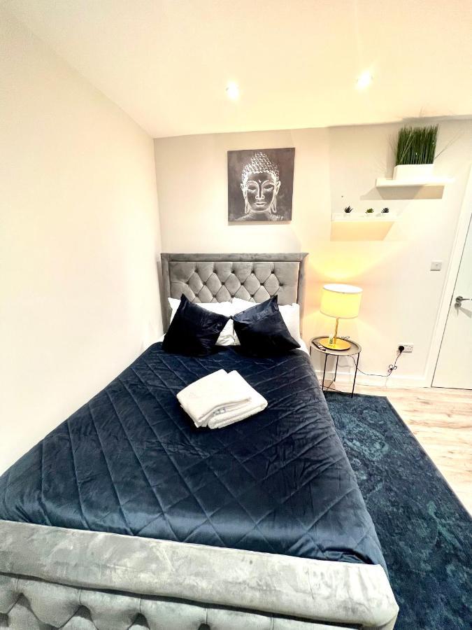 Feltham Golden Residences - Oakway מראה חיצוני תמונה