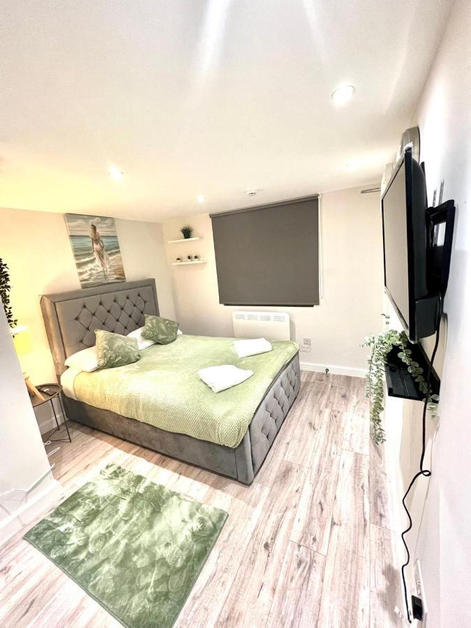 Feltham Golden Residences - Oakway מראה חיצוני תמונה