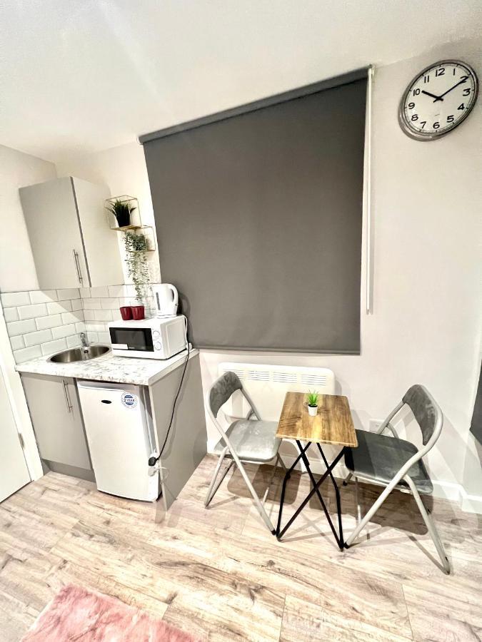 Feltham Golden Residences - Oakway מראה חיצוני תמונה
