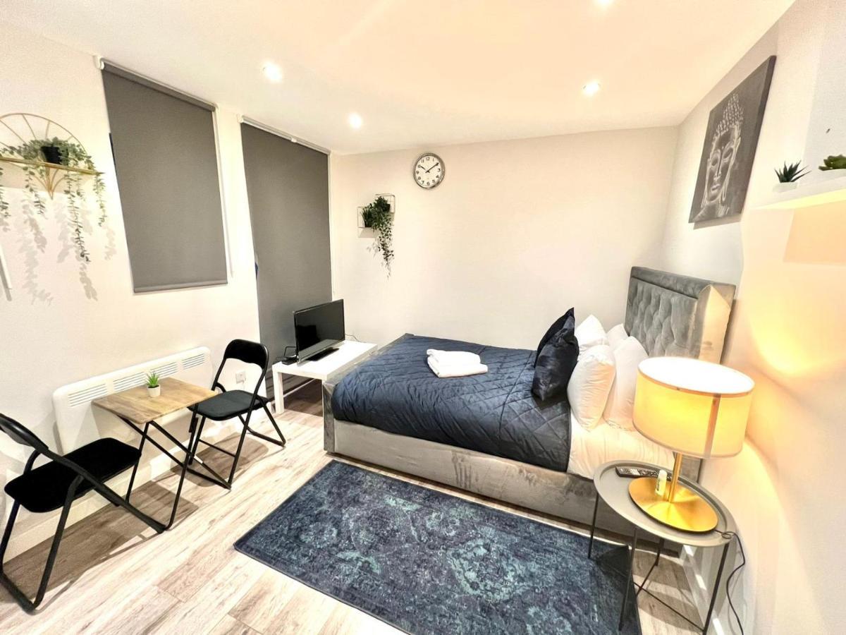 Feltham Golden Residences - Oakway מראה חיצוני תמונה
