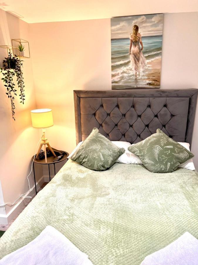 Feltham Golden Residences - Oakway מראה חיצוני תמונה