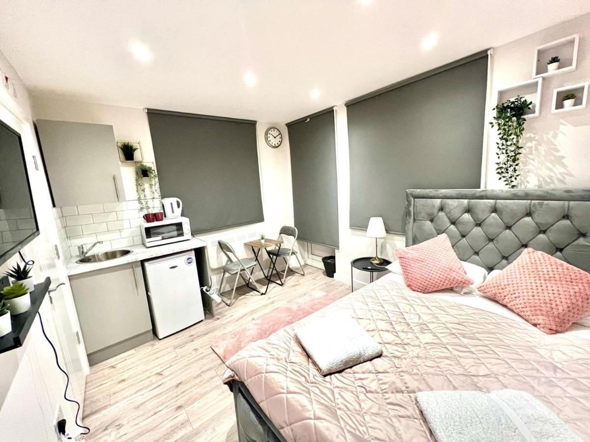 Feltham Golden Residences - Oakway מראה חיצוני תמונה