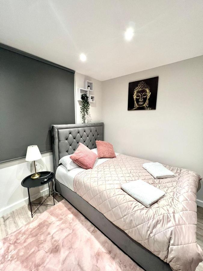 Feltham Golden Residences - Oakway מראה חיצוני תמונה