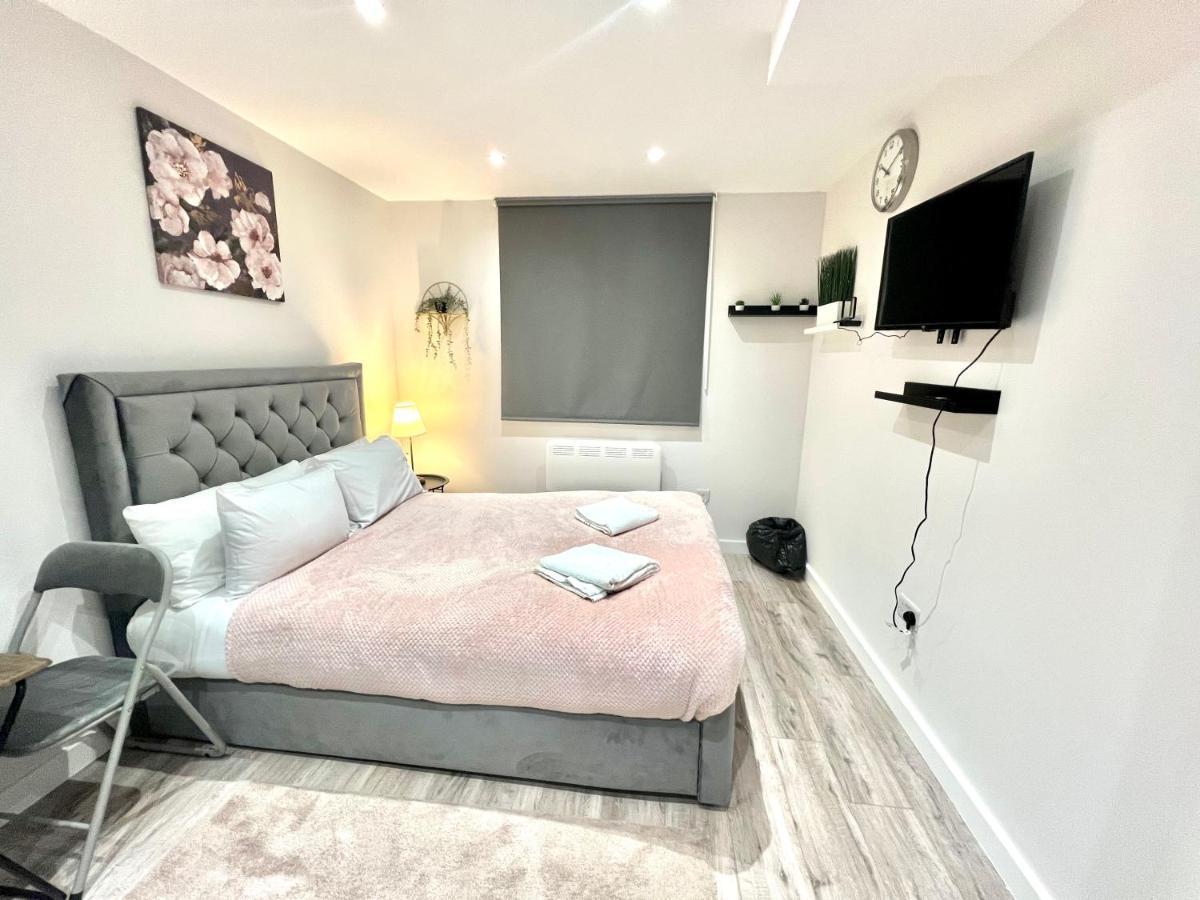 Feltham Golden Residences - Oakway מראה חיצוני תמונה