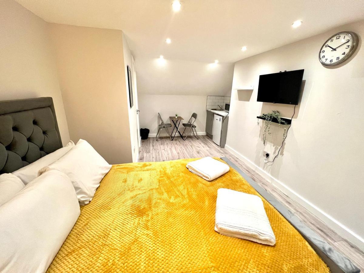 Feltham Golden Residences - Oakway מראה חיצוני תמונה