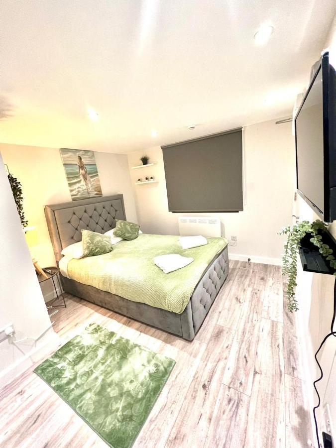 Feltham Golden Residences - Oakway מראה חיצוני תמונה