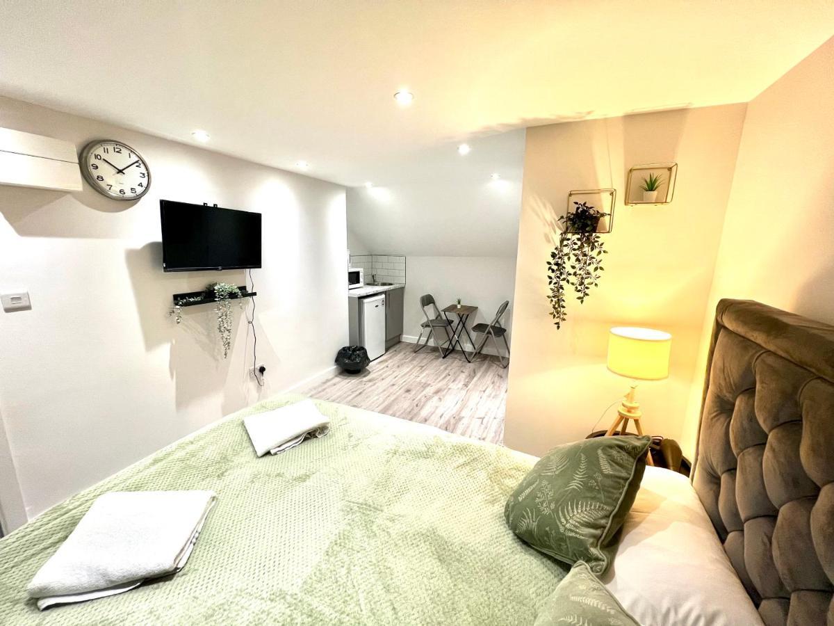 Feltham Golden Residences - Oakway מראה חיצוני תמונה