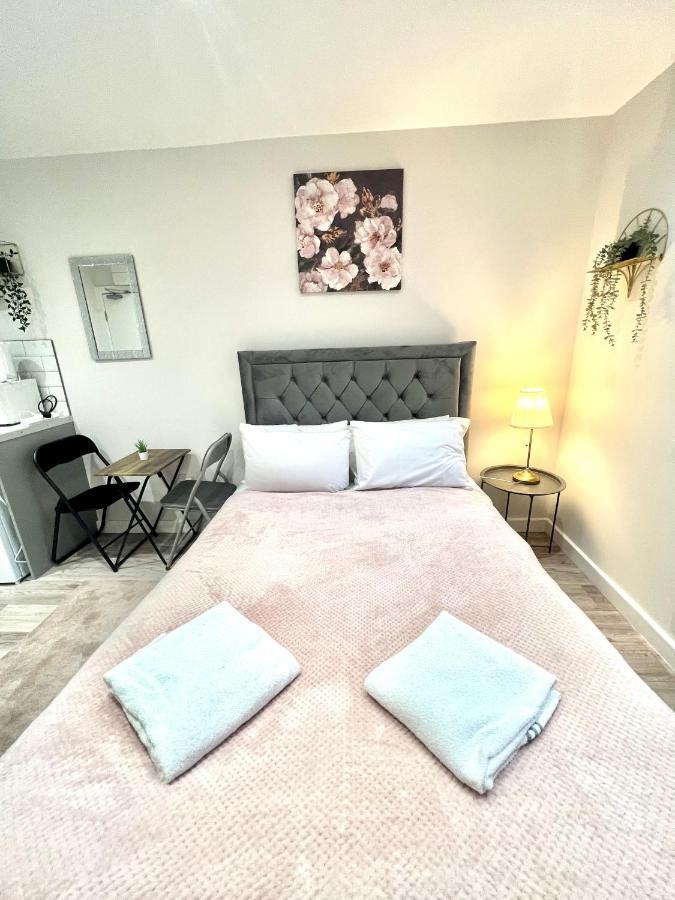 Feltham Golden Residences - Oakway מראה חיצוני תמונה